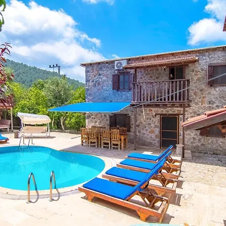 Merkezi Konumda Oezel Havuzlu Tas Villa Kinali (Aegean)