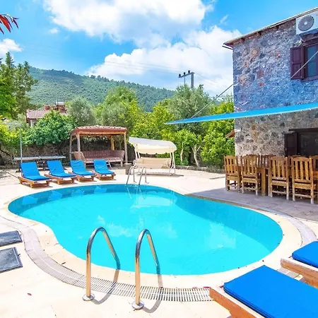 Merkezi Konumda Oezel Havuzlu Tas Villa Kinali (Aegean)