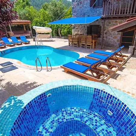 Merkezi Konumda Oezel Havuzlu Tas Villa Kinali (Aegean)