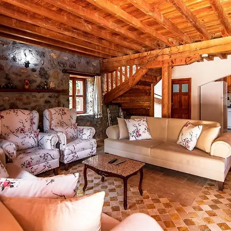 Villa Merkezi Konumda Oezel Havuzlu Tas Kinali (Aegean)
