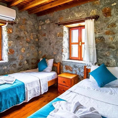 Merkezi Konumda Oezel Havuzlu Tas Kinali (Aegean)