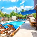 Willa Merkezi Konumda Oezel Havuzlu Tas Kinali (Aegean)