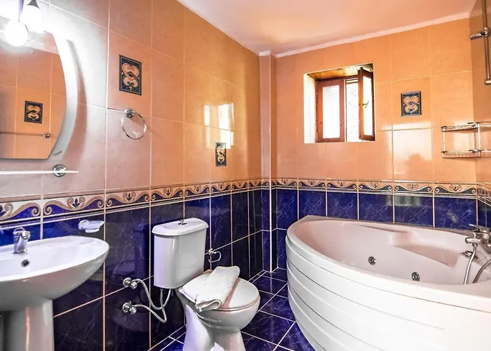 Villa Merkezi Konumda Oezel Havuzlu Tas Kinali (Aegean)
