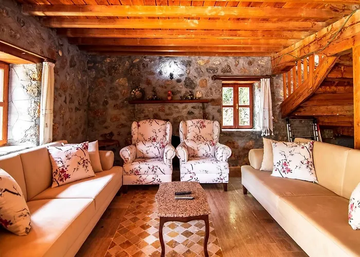 Merkezi Konumda Oezel Havuzlu Tas Villa Kinali (Aegean)